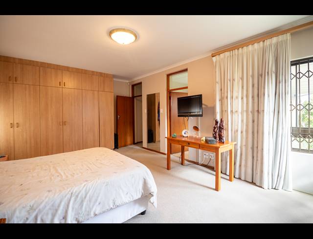 3 BEDROOM HOUSE FOR SALE IN VAN RIEBEECKSTRAND